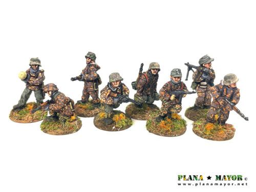Escuadra SS avanzando con cautela - Kampfgruppe Hansen