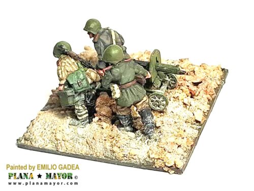 Equipo soviético de ametralladora Maxim avanzando - Batalla de Berlín